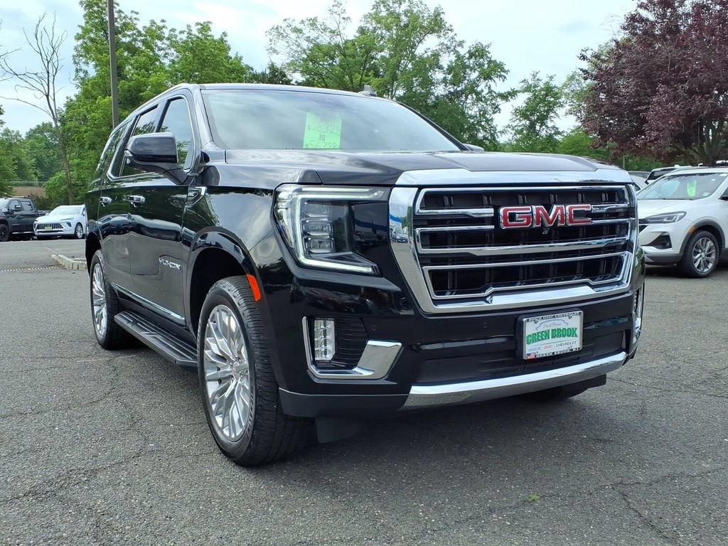 2023 GMC Yukon SLT in Onyx Black — front three-quarter view