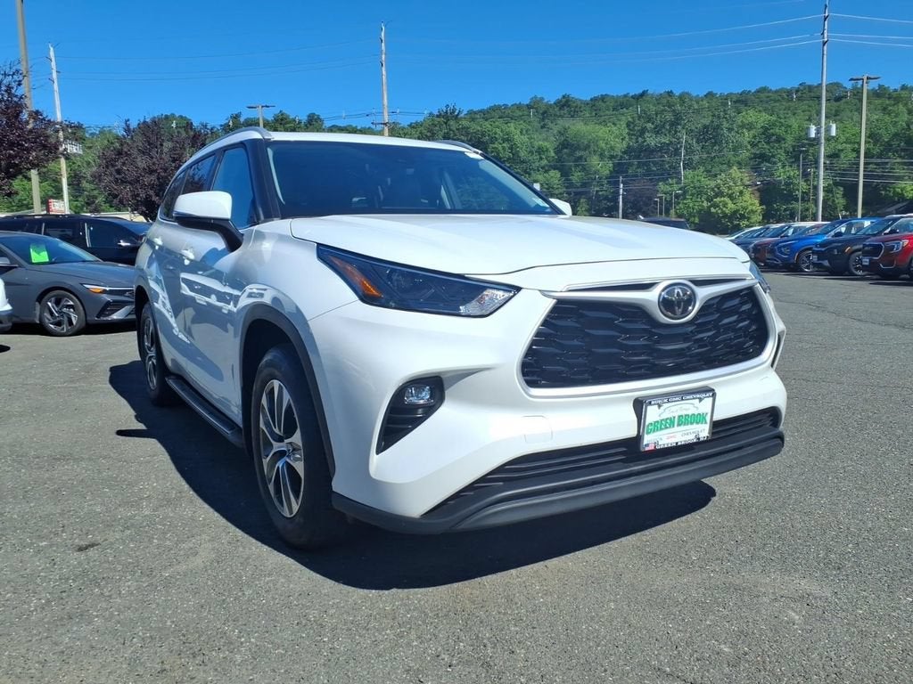 2023 Toyota Highlander L in White — front three-quarter view