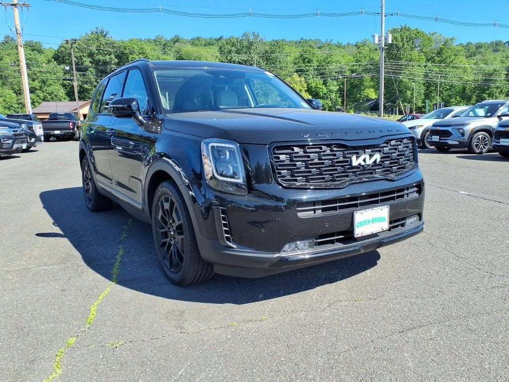 2022 Kia Telluride SX in Black — front three-quarter view