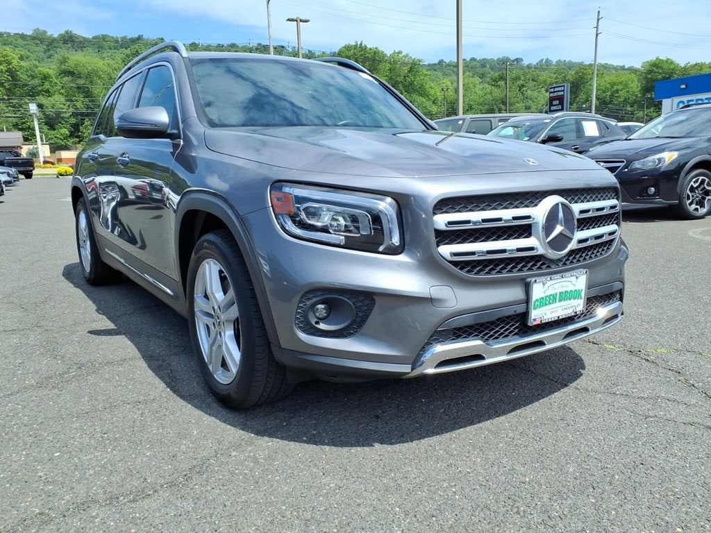 2021 Mercedes-Benz GLB GLB 250 in Gray — front three-quarter view